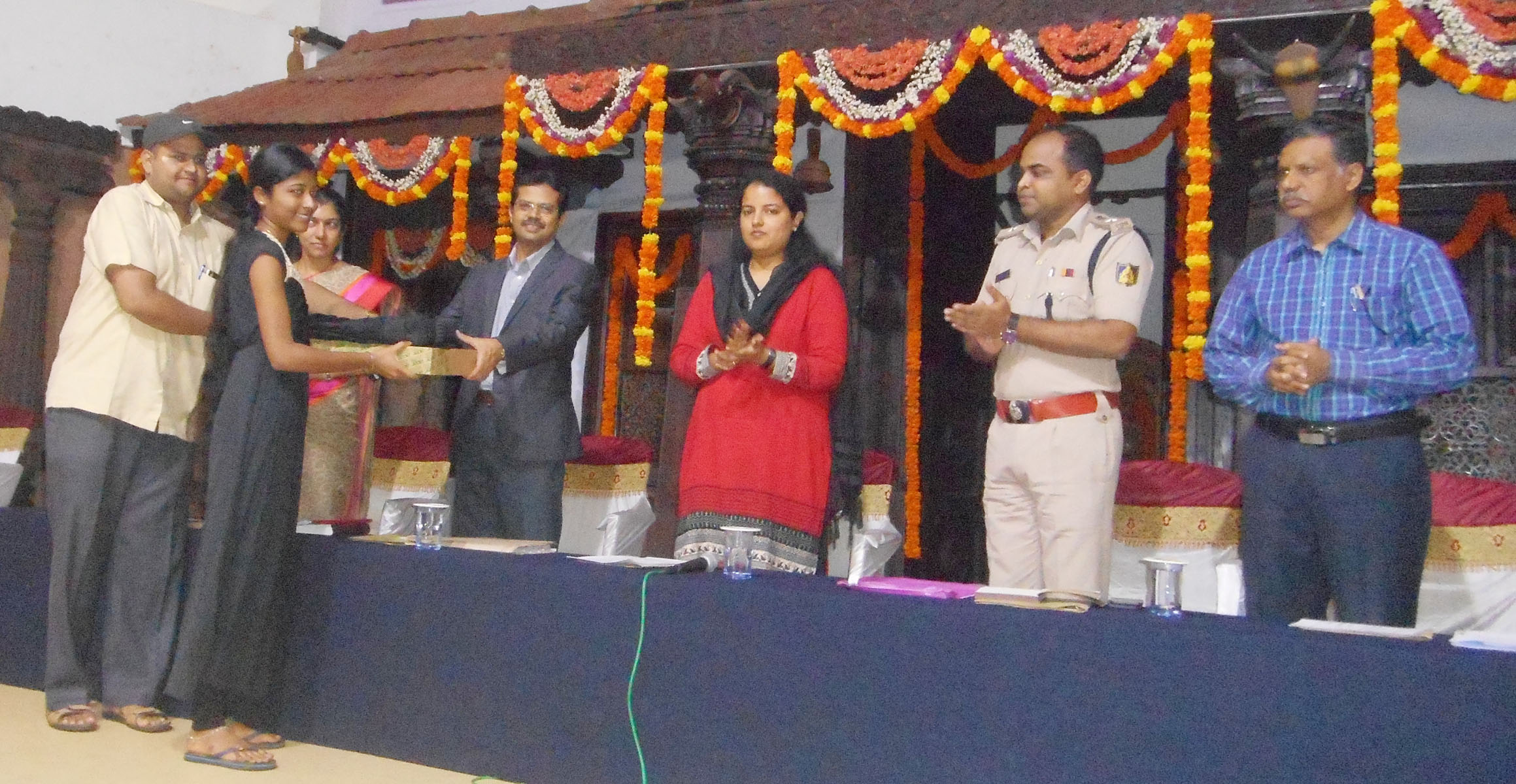 ಪರಿಶಿಷ್ಟ ಜಾತಿ/ಪಂಗಡ ವಿದ್ಯಾರ್ಥಿಗಳಿಗೆ ಲ್ಯಾಪ್‌ಟಾಪ್ ವಿತರಣೆ